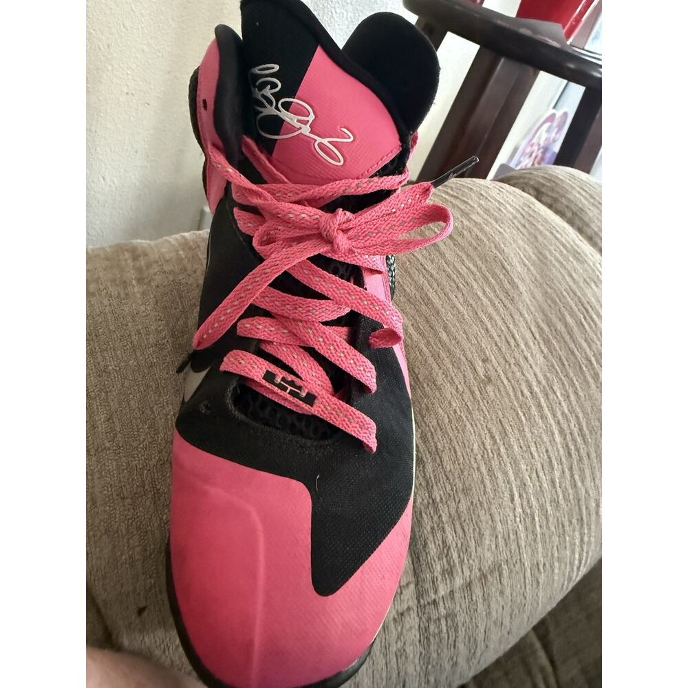 NIKE LEBRON 9 LASER PINK-METALLIC SILVER Sz 7Y 472664-600 - Picture 2 of 2